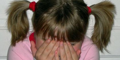 «Лежала без трусиков, кричала и плакала»: в Хабаровске подросток-инвалид задержан за изнасилование 3-летней сестры