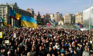 Сторонники Надежды Савченко пришли протестовать и молиться на майдан