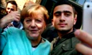 Селфи улыбающейся Меркель с брюссельским террористом опубликовали в Сети