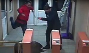 Избиение мужчины до смерти после ссоры в баре под Калугой попало на видео