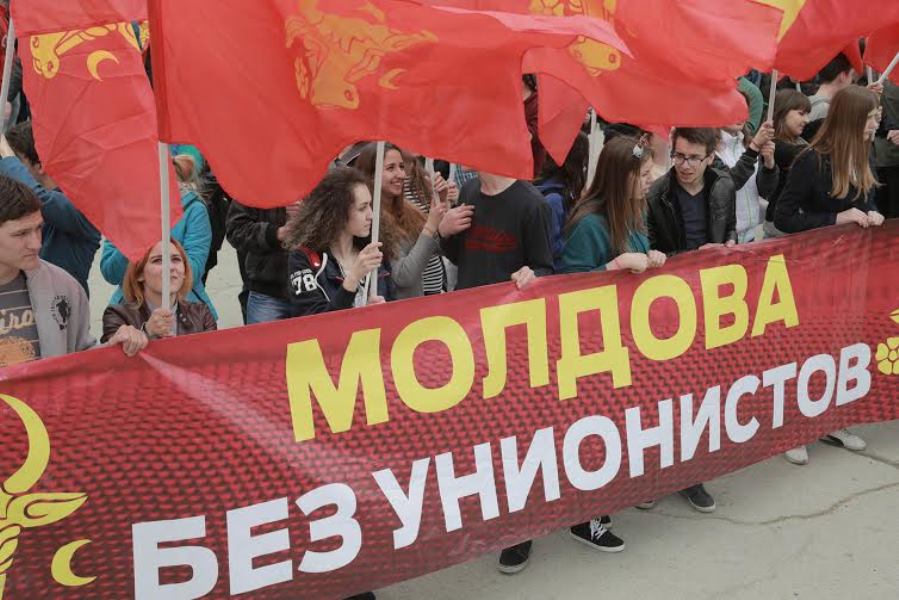 Более 20 тысяч граждан Молдавии вышли на марши против объединения с Румынией 