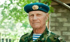 Прыжок бесстрашного 91-летнего ветерана ВОВ с парашютом сняли на видео в Татарстане