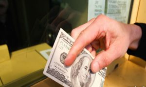 Доллар приготовился к новому падению - до 66 рублей