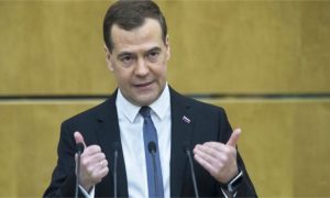 Медведев пообещал россиянам поднять налоги только после 2017 года