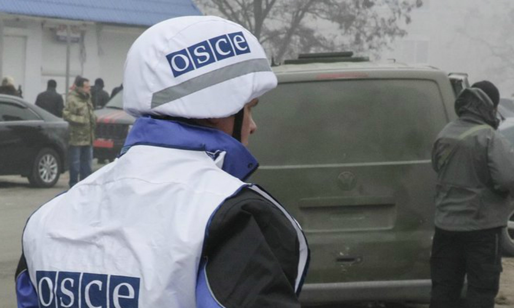 Порошенко попросил ввести в Донбасс вооруженную миссию ОБСЕ 