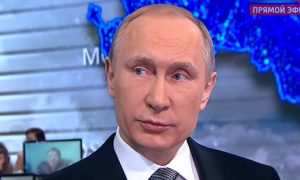 Путин признал, что на разбитые дороги в регионах в бюджете не хватает денег