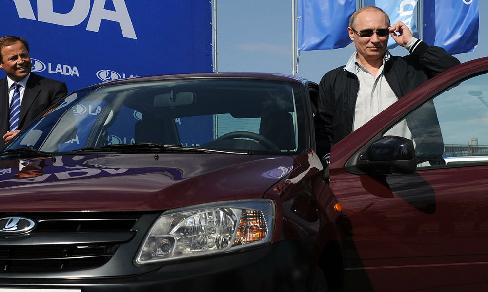 Путин предложил россиянам оформлять парковочное место как недвижимость 