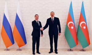 Медведев в Азербайджане высказал надежду, что его усилия по борьбе за мир не пойдут прахом