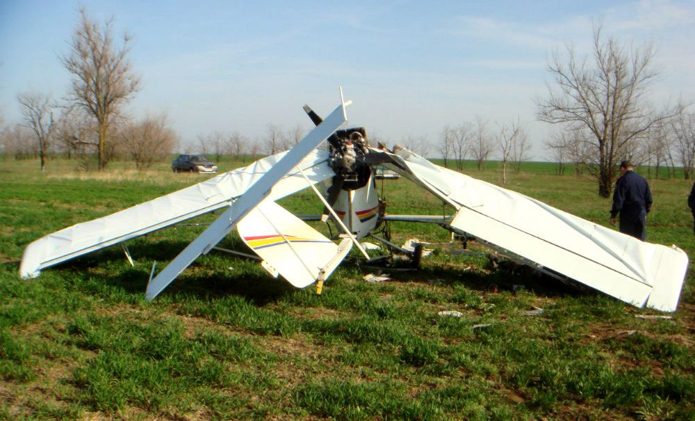 Следователи назвали две возможные причины крушения самолета в Ростовской области 
