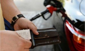 Цены на бензин выросли, несмотря на обещания Минэнерго и ФАС держать ситуацию под контролем