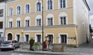 Австрийские полицейские решили отобрать дом Адольфа Гитлера у законной владелицы