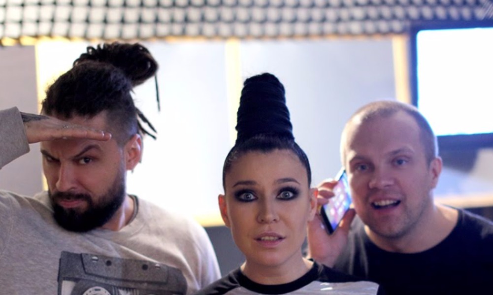 Елка и DJ Грув выпустили в социальную сеть видеоклип на песню 