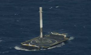 SpaceX добилась успешной посадки ракеты Falcon 9 на морскую платформу