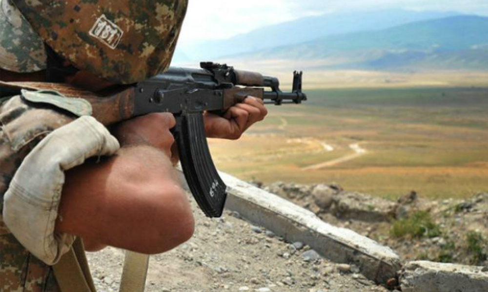 В Карабахе возобновились жестокие бои, сбит азербайджанский вертолет 