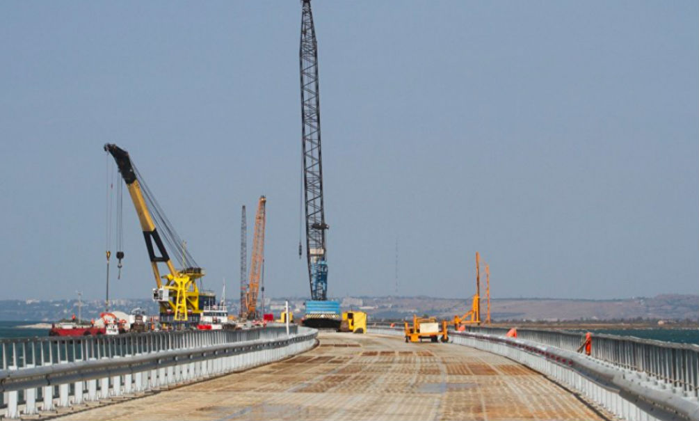 Первую трехметровую опору Керченского моста установили на острове Тузла 