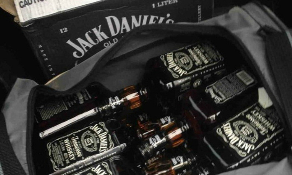 Восемь человек отравились суррогатным Jack Daniel’s в Красноярске 