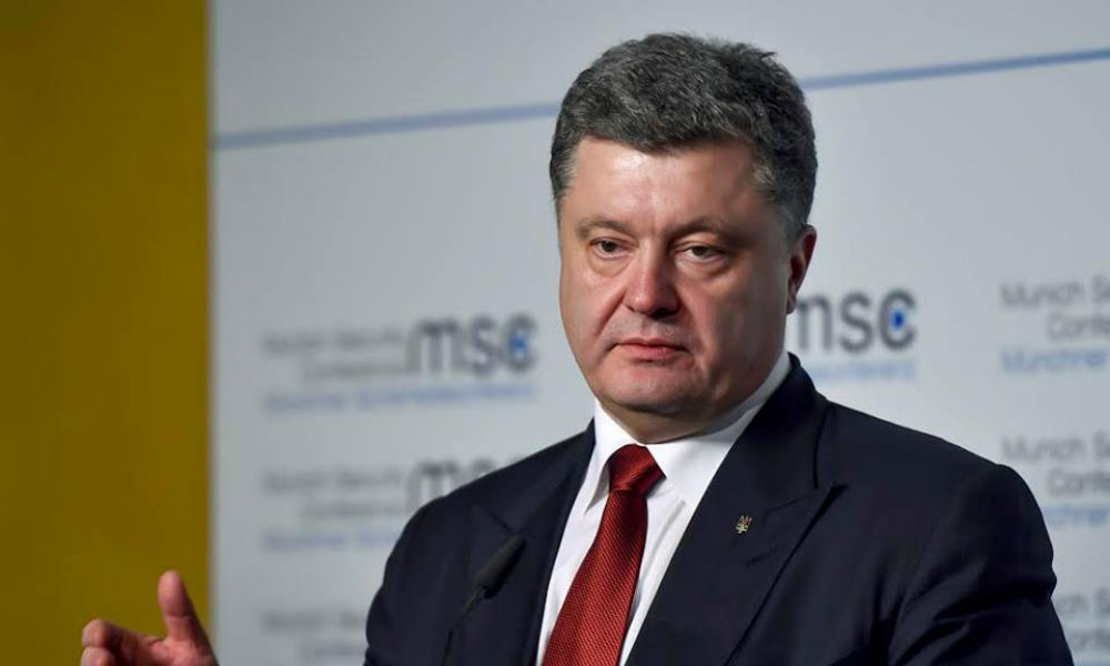 Порошенко попросили переложить выплату внешнего долга страны на «проворовавшихся чиновников» 