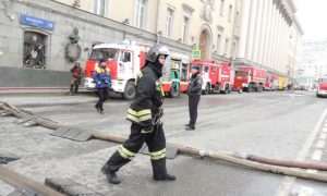 Пожар в здании Минобороны в центре Москвы потушили
