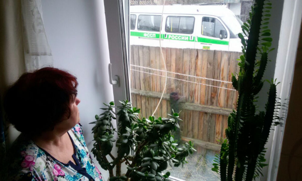 Приставы вышвырнули рыдающую пенсионерку из единственного дома в Екатеринбурге 