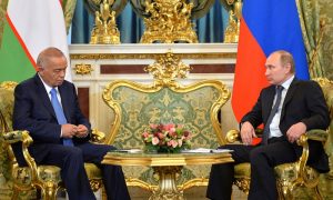 Путин поблагодарил Каримова за лавину узбекских фруктов, хлынувшую в Россию