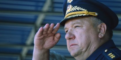 «Генералов развратили»: боевой генерал Шаманов раскритиковал Минобороны за плохое снабжение армии