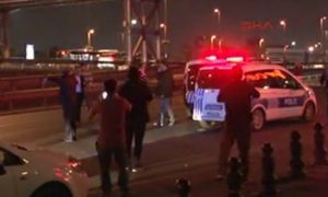 Взрыв прогремел на автобусной остановке в центре Стамбула