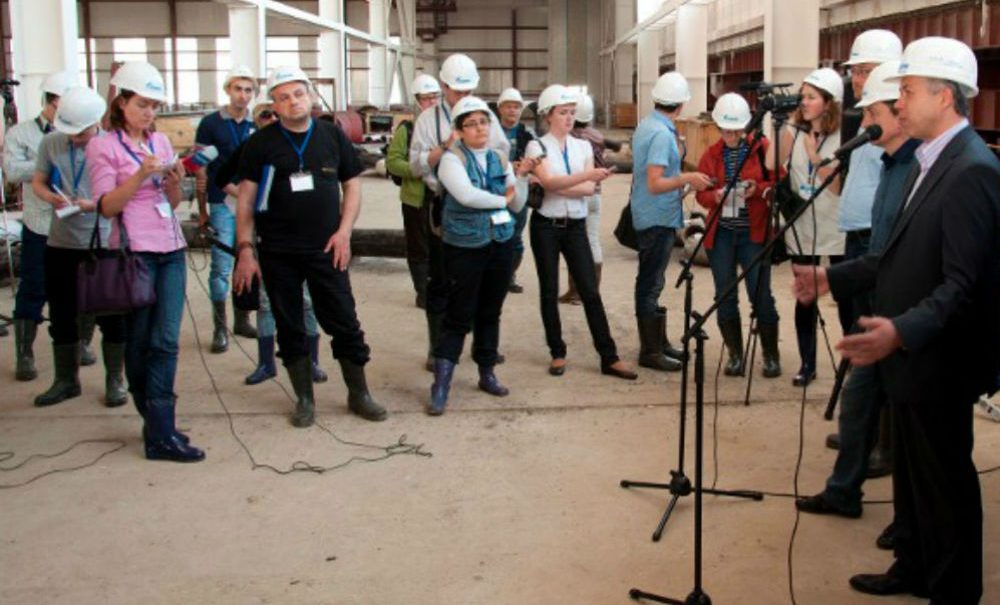 Президент Татарстана запретил журналистам носить джинсы 