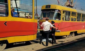 Школьнице в наушниках оторвал обе ноги волгоградский трамвай