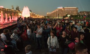 71-летие Великой Победы отметили в Москве световой акцией и грандиозным фейерверком