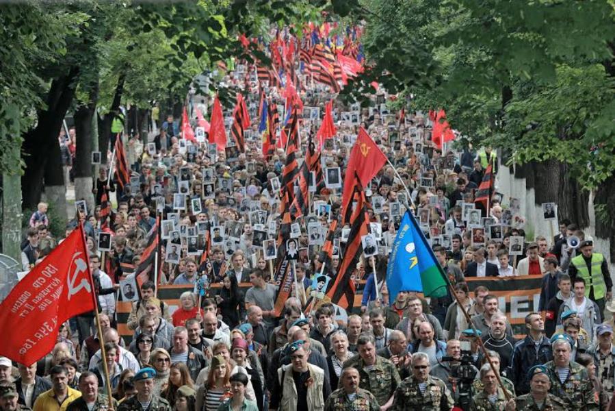 Вопреки НАТО и властям Молдовы впервые в Кишиневе состоялась грандиозная акция «Бессмертный полк» 