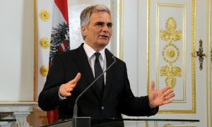 Канцлер Австрии покинул свой пост после восьми лет нахождения у власти