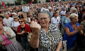 Недовольных политическим курсом россиян за год стало почти в два раза больше