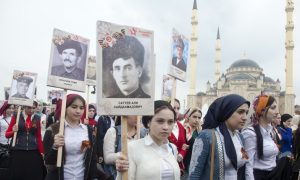 Рамзан Кадыров возглавил пятитысячную колонну 