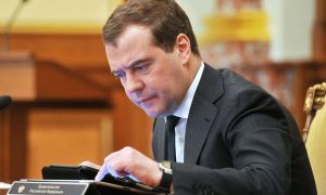 Медведев распорядился расширить и продлить ответные меры на западные санкции до конца 2017 года