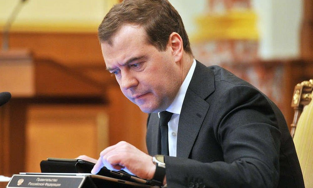 Медведев распорядился расширить и продлить ответные меры на западные санкции до конца 2017 года 