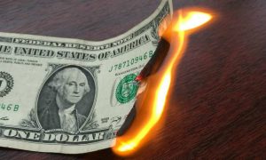 «США могут ограничить использование доллара в России»: эксперт высказался о возможном запрете американской валюты