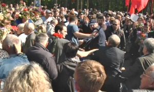 Из-за георгиевской ленточки в Харькове избили городского голову, депутата и сотрудника полиции
