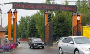 Трое человек тяжело ранены в перестрелке между криминальными группировками на кладбище в Москве