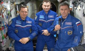 Находящиеся на МКС космонавты поздравили жителей России с Днем Победы