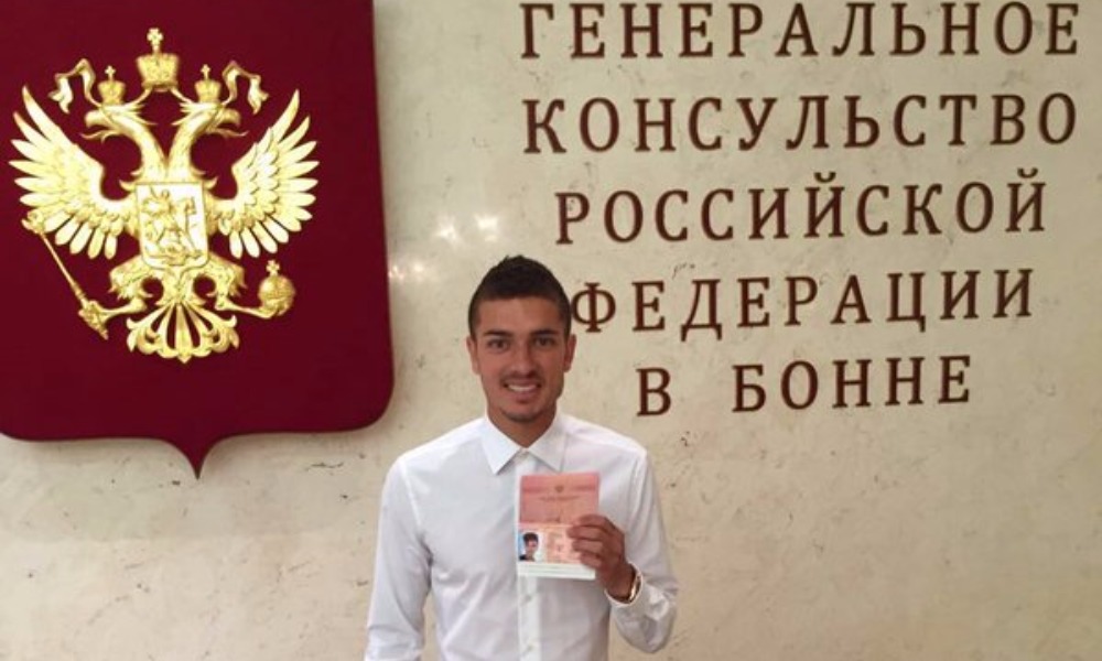 Отказавшийся от немецкого гражданства футболист Роман Нойштедтер получил российский паспорт 