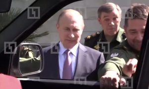 Видео конфуза генерала, рассмешившего Путина оторванной ручкой джипа, стало хитом дня