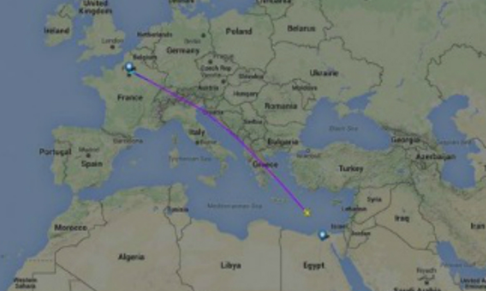 Египетский A320 с тремя детьми и 63 взрослыми на борту рухнул в море 