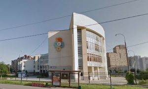 На северо-западе Москвы ночью обстреляли школу