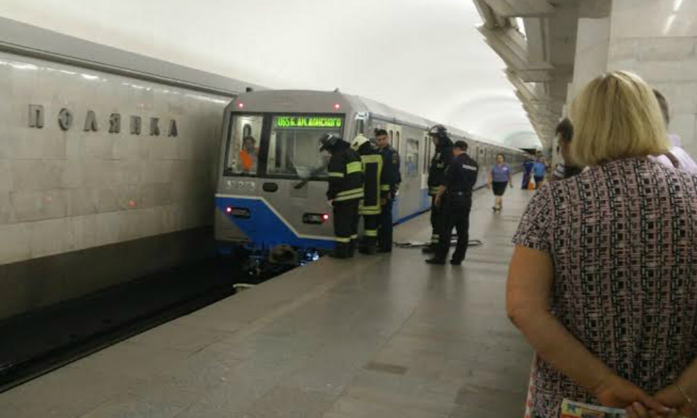 Мужчина совершил смертельный прыжок в тоннель московского метро 