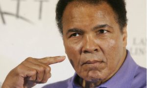 Легендарный американский боксер Мохаммед Али скончался в возрасте 74 лет
