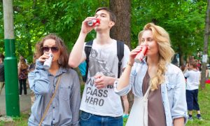 Законопроект о полном запрете рекламы «окрыляющих» напитков внесли в Госдуму