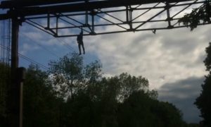 Калининградец упал на высоковольтную линию пытаясь сделать эффектное селфи