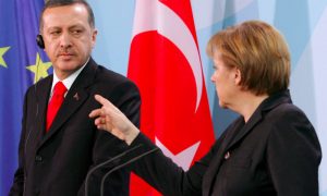 Критика Тайипа Эрдогана в Бундестаге вызвала аплодисменты Ангелы Меркель