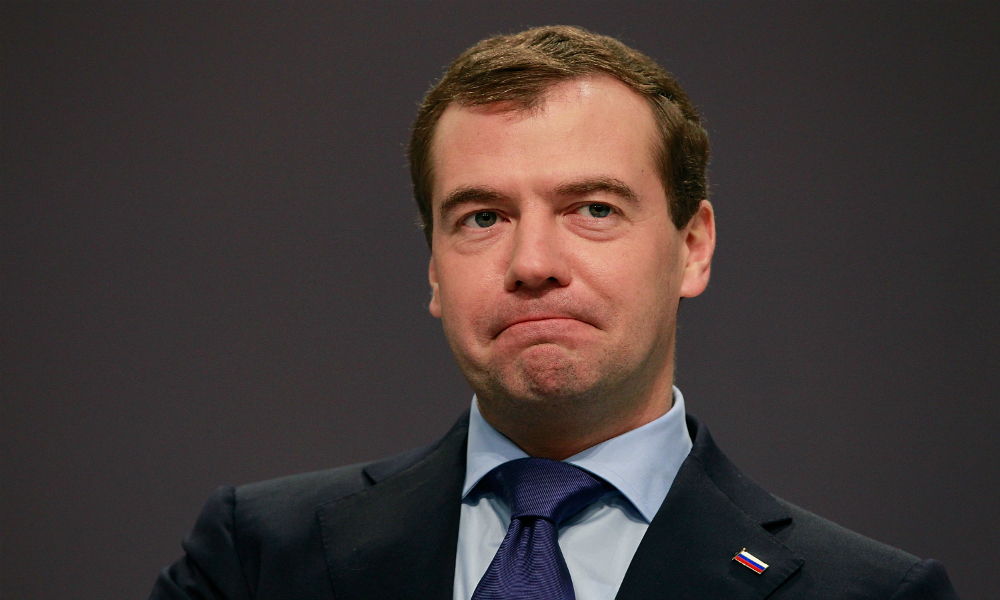 Медведев поздравил соотечественников с Днем России в Instagram 
