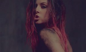 Нюша предстала сексуальной амазонкой в сурово-философском рокерском клипе на песню 